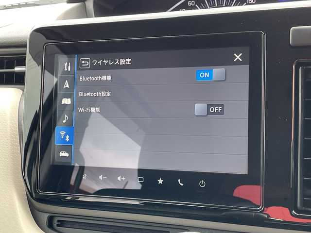 スズキ ソリオ HV MZ 青森県 2024(令6)年 1.1万km ピュアホワイトP 4WD/純正9インチメモリナビ・フルセグTV/CD・DVD・Bluetooth・USB/全方位カメラ/両側パワースライドドア/ヘッドアップディスプレイ/前席シートヒーター/セーフティサポート/デュアルカメラブレーキサポート/追従クルーズコントロール/レーンキープアシスト/ハイビームアシスト/車線逸脱警報/リアパーキングセンサー/ビルトインETC/シートバックテーブル/後席ロールサンシェード/LEDヘッドライト/オートライト/LEDフォグランプ/純正15インチアルミ