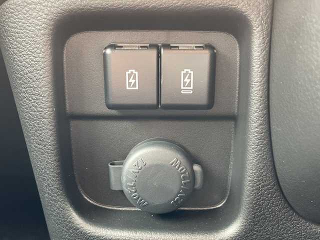 スズキ ソリオ HV MZ 青森県 2024(令6)年 1.1万km ピュアホワイトP 4WD/純正9インチメモリナビ・フルセグTV/CD・DVD・Bluetooth・USB/全方位カメラ/両側パワースライドドア/ヘッドアップディスプレイ/前席シートヒーター/セーフティサポート/デュアルカメラブレーキサポート/追従クルーズコントロール/レーンキープアシスト/ハイビームアシスト/車線逸脱警報/リアパーキングセンサー/ビルトインETC/シートバックテーブル/後席ロールサンシェード/LEDヘッドライト/オートライト/LEDフォグランプ/純正15インチアルミ