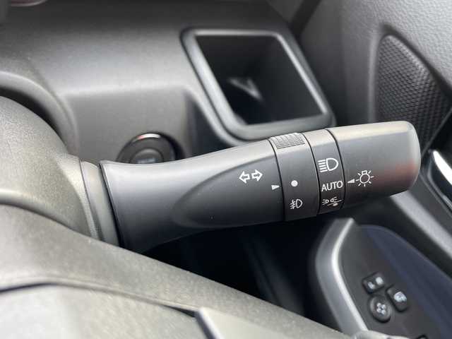 スズキ ソリオ HV MZ 青森県 2024(令6)年 1.1万km ピュアホワイトP 4WD/純正9インチメモリナビ・フルセグTV/CD・DVD・Bluetooth・USB/全方位カメラ/両側パワースライドドア/ヘッドアップディスプレイ/前席シートヒーター/セーフティサポート/デュアルカメラブレーキサポート/追従クルーズコントロール/レーンキープアシスト/ハイビームアシスト/車線逸脱警報/リアパーキングセンサー/ビルトインETC/シートバックテーブル/後席ロールサンシェード/LEDヘッドライト/オートライト/LEDフォグランプ/純正15インチアルミ