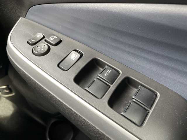 スズキ ソリオ HV MZ 青森県 2024(令6)年 1.1万km ピュアホワイトP 4WD/純正9インチメモリナビ・フルセグTV/CD・DVD・Bluetooth・USB/全方位カメラ/両側パワースライドドア/ヘッドアップディスプレイ/前席シートヒーター/セーフティサポート/デュアルカメラブレーキサポート/追従クルーズコントロール/レーンキープアシスト/ハイビームアシスト/車線逸脱警報/リアパーキングセンサー/ビルトインETC/シートバックテーブル/後席ロールサンシェード/LEDヘッドライト/オートライト/LEDフォグランプ/純正15インチアルミ