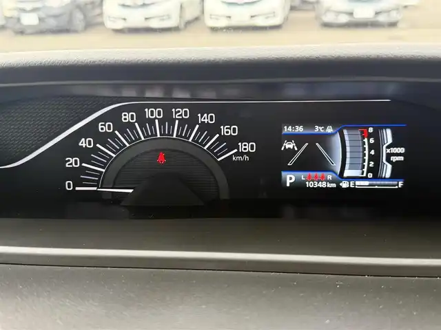 スズキ ソリオ HV MZ 青森県 2024(令6)年 1.1万km ピュアホワイトP 4WD/純正9インチメモリナビ・フルセグTV/CD・DVD・Bluetooth・USB/全方位カメラ/両側パワースライドドア/ヘッドアップディスプレイ/前席シートヒーター/セーフティサポート/デュアルカメラブレーキサポート/追従クルーズコントロール/レーンキープアシスト/ハイビームアシスト/車線逸脱警報/リアパーキングセンサー/ビルトインETC/シートバックテーブル/後席ロールサンシェード/LEDヘッドライト/オートライト/LEDフォグランプ/純正15インチアルミ