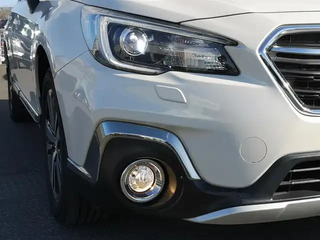 スバル アウトバック リミテッド 茨城県 2018(平30)年 8.2万km クリスタルホワイトP 純正ナビ/【SD・DISC・iPod・USB・TV・BT・ラジオ・AUX】/パワーシート/シートメモリ/シートヒーター/ステアリングヒーター/電動リアゲート/パドルシフト/レーダークルコン/Bカメラ/左サイドカメラ/ETC/BSM/ヒルアシストコントロール/ルーフレール