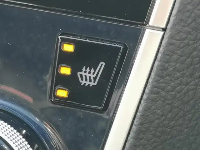 スバル アウトバック リミテッド 茨城県 2018(平30)年 8.2万km クリスタルホワイトP 純正ナビ/【SD・DISC・iPod・USB・TV・BT・ラジオ・AUX】/パワーシート/シートメモリ/シートヒーター/ステアリングヒーター/電動リアゲート/パドルシフト/レーダークルコン/Bカメラ/左サイドカメラ/ETC/BSM/ヒルアシストコントロール/ルーフレール