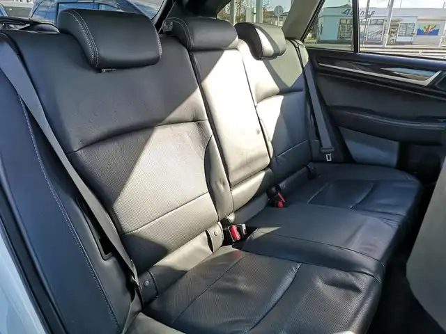 スバル アウトバック リミテッド 茨城県 2018(平30)年 8.2万km クリスタルホワイトP 純正ナビ/【SD・DISC・iPod・USB・TV・BT・ラジオ・AUX】/パワーシート/シートメモリ/シートヒーター/ステアリングヒーター/電動リアゲート/パドルシフト/レーダークルコン/Bカメラ/左サイドカメラ/ETC/BSM/ヒルアシストコントロール/ルーフレール