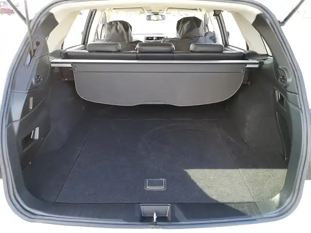 スバル アウトバック リミテッド 茨城県 2018(平30)年 8.2万km クリスタルホワイトP 純正ナビ/【SD・DISC・iPod・USB・TV・BT・ラジオ・AUX】/パワーシート/シートメモリ/シートヒーター/ステアリングヒーター/電動リアゲート/パドルシフト/レーダークルコン/Bカメラ/左サイドカメラ/ETC/BSM/ヒルアシストコントロール/ルーフレール