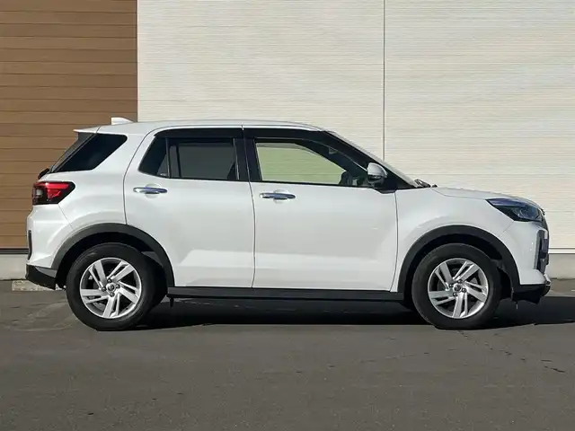 トヨタ ライズ G 秋田県 2020(令2)年 7.7万km シャイニングホワイトパール 4WD/衝突軽減システム/LEDヘッドライト/純正SDナビ（DVD/CD/BT/AM/FM/USB）/フルセグ（走行中視聴可能）/バックカメラ/トヨタ純正１６インチアルミ（夏タイヤ装着）/スマートキー/アイドリングストップ/プッシュスタート/コーナーセンサー/レーンキープアシスト/オートマチックハイビーム/MTモード付AT/ステアリングスイッチ/前席シートヒーター/純正フロアマット/純正ドアバイザー/オートライト/オートエアコン/横滑り防止/盗難防止装置/寒冷地仕様/ヘッドライトレベライザー/電動格納ウィンカーミラー/保証書/取扱説明書/記録簿/スペアキー×１