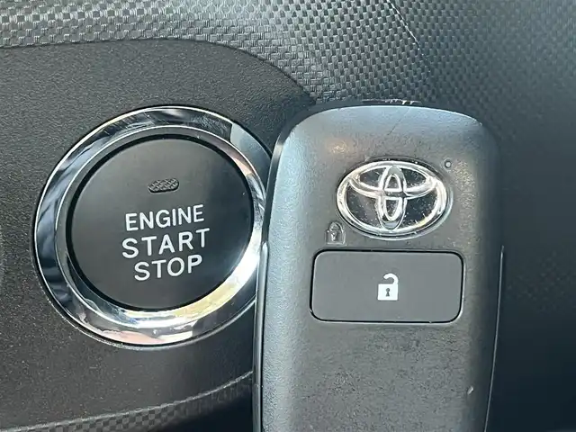 トヨタ ライズ G 秋田県 2020(令2)年 7.7万km シャイニングホワイトパール 4WD/衝突軽減システム/LEDヘッドライト/純正SDナビ（DVD/CD/BT/AM/FM/USB）/フルセグ（走行中視聴可能）/バックカメラ/トヨタ純正１６インチアルミ（夏タイヤ装着）/スマートキー/アイドリングストップ/プッシュスタート/コーナーセンサー/レーンキープアシスト/オートマチックハイビーム/MTモード付AT/ステアリングスイッチ/前席シートヒーター/純正フロアマット/純正ドアバイザー/オートライト/オートエアコン/横滑り防止/盗難防止装置/寒冷地仕様/ヘッドライトレベライザー/電動格納ウィンカーミラー/保証書/取扱説明書/記録簿/スペアキー×１