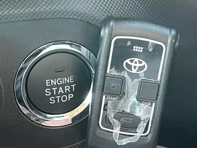 トヨタ ライズ G 秋田県 2020(令2)年 7.7万km シャイニングホワイトパール 4WD/衝突軽減システム/LEDヘッドライト/純正SDナビ（DVD/CD/BT/AM/FM/USB）/フルセグ（走行中視聴可能）/バックカメラ/トヨタ純正１６インチアルミ（夏タイヤ装着）/スマートキー/アイドリングストップ/プッシュスタート/コーナーセンサー/レーンキープアシスト/オートマチックハイビーム/MTモード付AT/ステアリングスイッチ/前席シートヒーター/純正フロアマット/純正ドアバイザー/オートライト/オートエアコン/横滑り防止/盗難防止装置/寒冷地仕様/ヘッドライトレベライザー/電動格納ウィンカーミラー/保証書/取扱説明書/記録簿/スペアキー×１