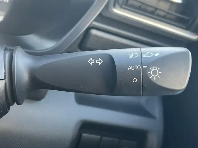 トヨタ ライズ G 秋田県 2020(令2)年 7.7万km シャイニングホワイトパール 4WD/衝突軽減システム/LEDヘッドライト/純正SDナビ（DVD/CD/BT/AM/FM/USB）/フルセグ（走行中視聴可能）/バックカメラ/トヨタ純正１６インチアルミ（夏タイヤ装着）/スマートキー/アイドリングストップ/プッシュスタート/コーナーセンサー/レーンキープアシスト/オートマチックハイビーム/MTモード付AT/ステアリングスイッチ/前席シートヒーター/純正フロアマット/純正ドアバイザー/オートライト/オートエアコン/横滑り防止/盗難防止装置/寒冷地仕様/ヘッドライトレベライザー/電動格納ウィンカーミラー/保証書/取扱説明書/記録簿/スペアキー×１