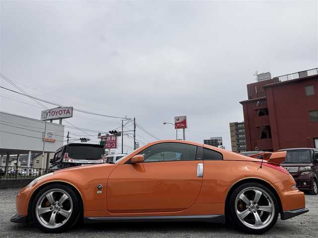 日産 フェアレディ Ｚ バージョンNISMO 熊本県 2007(平19)年 10.9万km プレミアムパッショネイトオレンジ 純正エアロパーツ/リアウィング/ブレンボキャリパー/社外ナビ(AVIC-VH099G)/【ワンセグTV/CD/DVD】/バックカメラ /ハーフレザーシート/純正18インチアルミホイール/オーバーフェンダー/純正フロアマット/横滑り防止装置/盗難防止装置/取扱説明書/保証書/リモコンキー