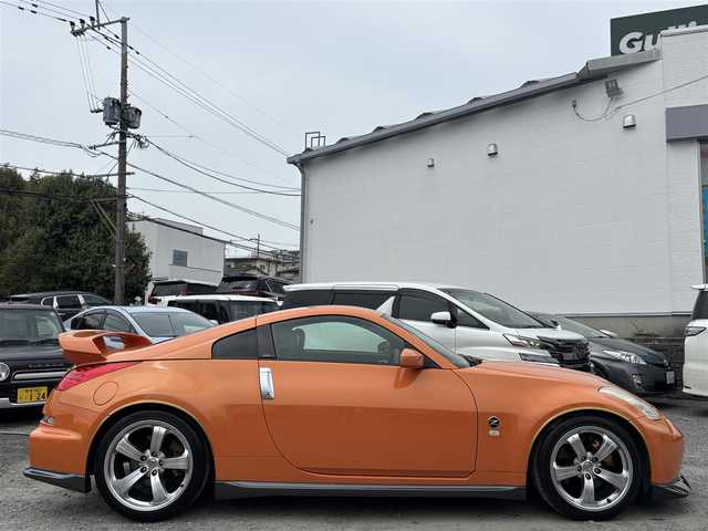 日産 フェアレディ Ｚ バージョンNISMO 熊本県 2007(平19)年 10.9万km プレミアムパッショネイトオレンジ 純正エアロパーツ/リアウィング/ブレンボキャリパー/社外ナビ(AVIC-VH099G)/【ワンセグTV/CD/DVD】/バックカメラ /ハーフレザーシート/純正18インチアルミホイール/オーバーフェンダー/純正フロアマット/横滑り防止装置/盗難防止装置/取扱説明書/保証書/リモコンキー