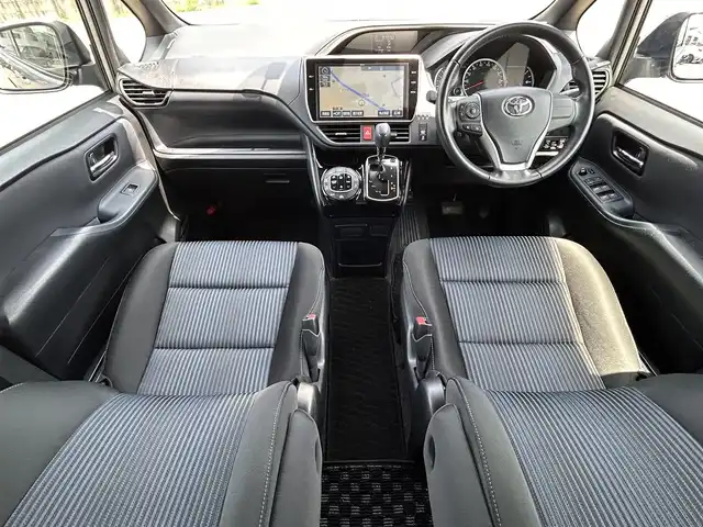 トヨタ ヴォクシー ZS 煌Ⅱ 愛知県 2016(平28)年 5.6万km アイスチタニウムマイカメタリック ワンオーナー/SDナビ/フルセグ/BT/CD/DVD/バックカメラ/アイドリングストップ/レーンキープアシスト/プッシュスタート/ETC/純正フロアマット/純正ドライブレコーダー/スマートキー/スペアキー/三列シート/ウォークスルー/両側パワースライド/取説/保証書