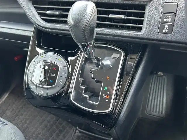 トヨタ ヴォクシー ZS 煌Ⅱ 愛知県 2016(平28)年 5.6万km アイスチタニウムマイカメタリック ワンオーナー/SDナビ/フルセグ/BT/CD/DVD/バックカメラ/アイドリングストップ/レーンキープアシスト/プッシュスタート/ETC/純正フロアマット/純正ドライブレコーダー/スマートキー/スペアキー/三列シート/ウォークスルー/両側パワースライド/取説/保証書