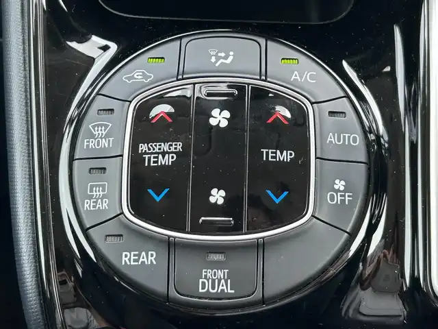 トヨタ ヴォクシー ZS 煌Ⅱ 愛知県 2016(平28)年 5.6万km アイスチタニウムマイカメタリック ワンオーナー/SDナビ/フルセグ/BT/CD/DVD/バックカメラ/アイドリングストップ/レーンキープアシスト/プッシュスタート/ETC/純正フロアマット/純正ドライブレコーダー/スマートキー/スペアキー/三列シート/ウォークスルー/両側パワースライド/取説/保証書