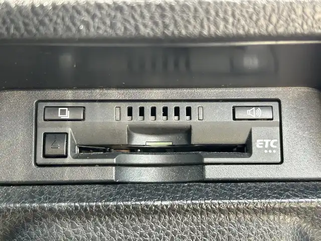 トヨタ ヴォクシー ZS 煌Ⅱ 愛知県 2016(平28)年 5.6万km アイスチタニウムマイカメタリック ワンオーナー/SDナビ/フルセグ/BT/CD/DVD/バックカメラ/アイドリングストップ/レーンキープアシスト/プッシュスタート/ETC/純正フロアマット/純正ドライブレコーダー/スマートキー/スペアキー/三列シート/ウォークスルー/両側パワースライド/取説/保証書