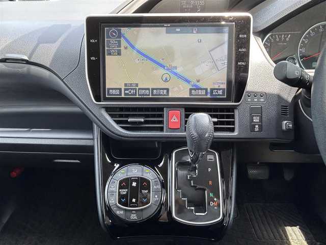 トヨタ ヴォクシー ZS 煌Ⅱ 兵庫県 2016(平28)年 5.6万km アイスチタニウムマイカメタリック ワンオーナー/SDナビ/フルセグ/BT/CD/DVD/バックカメラ/アイドリングストップ/セーフティセンスC/・プリクラッシュセーフティシステム/・レーンディパーチャーアラート/・オートマチックハイビーム/先行車発進告知機能/プッシュスタート/ETC/純正フロアマット/純正ドライブレコーダー/スマートキー/スペアキー/三列シート/ウォークスルー/両側パワースライド/取説/保証書