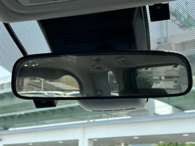 トヨタ ヴォクシー ZS 煌Ⅱ 兵庫県 2016(平28)年 5.6万km アイスチタニウムマイカメタリック ワンオーナー/SDナビ/フルセグ/BT/CD/DVD/バックカメラ/アイドリングストップ/セーフティセンスC/・プリクラッシュセーフティシステム/・レーンディパーチャーアラート/・オートマチックハイビーム/先行車発進告知機能/プッシュスタート/ETC/純正フロアマット/純正ドライブレコーダー/スマートキー/スペアキー/三列シート/ウォークスルー/両側パワースライド/取説/保証書