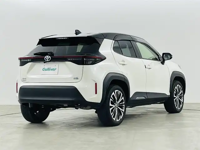 トヨタ ヤリスクロス ハイブリッド Z 福島県 2021(令3)年 2.7万km ブラックマイカ/ホワイトパールクリスタルシャイン 2トーン 純正ディスプレイオーディオ/【AM/FM/Bluetooth/Miracast】/・バックカメラ/・ETC/トヨタセーフティセンス/・プリクラッシュセーフティ/・レーントレーシングアシスト/・レーダークルーズコントロール/・オートマチックハイビーム/・ロードサインアシスト/ブラインドスポットモニター/・リヤクロストラフィックアラート/パーキングサポートブレーキ/クリアランスソナー/ハーフレザーシート/・運転席パワーシート/・運転席＋助手席シートヒーター/LEDヘッドライト/・オートライト/・フロントフォグライト/革巻きステアリング/・チルトステアリング/・ステアリングスイッチ/電子パーキングブレーキ/・ブレーキオートホールド/純正フロアマット/純正ドアバイザー/プッシュスタート/・スマートキー