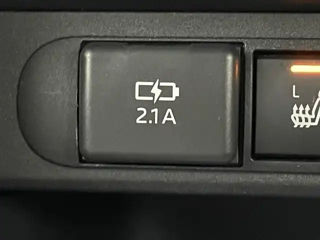 トヨタ ヤリスクロス ハイブリッド Z 福島県 2021(令3)年 2.7万km ブラックマイカ/ホワイトパールクリスタルシャイン 2トーン 純正ディスプレイオーディオ/【AM/FM/Bluetooth/Miracast】/・バックカメラ/・ETC/トヨタセーフティセンス/・プリクラッシュセーフティ/・レーントレーシングアシスト/・レーダークルーズコントロール/・オートマチックハイビーム/・ロードサインアシスト/ブラインドスポットモニター/・リヤクロストラフィックアラート/パーキングサポートブレーキ/クリアランスソナー/ハーフレザーシート/・運転席パワーシート/・運転席＋助手席シートヒーター/LEDヘッドライト/・オートライト/・フロントフォグライト/革巻きステアリング/・チルトステアリング/・ステアリングスイッチ/電子パーキングブレーキ/・ブレーキオートホールド/純正フロアマット/純正ドアバイザー/プッシュスタート/・スマートキー