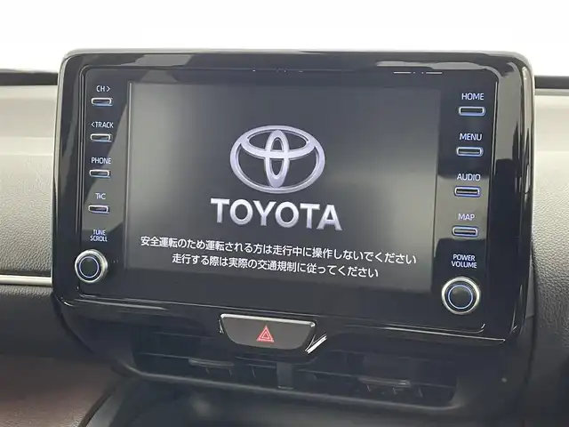 トヨタ ヤリスクロス ハイブリッド Z 福島県 2021(令3)年 2.7万km ブラックマイカ/ホワイトパールクリスタルシャイン 2トーン 純正ディスプレイオーディオ/【AM/FM/Bluetooth/Miracast】/・バックカメラ/・ETC/トヨタセーフティセンス/・プリクラッシュセーフティ/・レーントレーシングアシスト/・レーダークルーズコントロール/・オートマチックハイビーム/・ロードサインアシスト/ブラインドスポットモニター/・リヤクロストラフィックアラート/パーキングサポートブレーキ/クリアランスソナー/ハーフレザーシート/・運転席パワーシート/・運転席＋助手席シートヒーター/LEDヘッドライト/・オートライト/・フロントフォグライト/革巻きステアリング/・チルトステアリング/・ステアリングスイッチ/電子パーキングブレーキ/・ブレーキオートホールド/純正フロアマット/純正ドアバイザー/プッシュスタート/・スマートキー