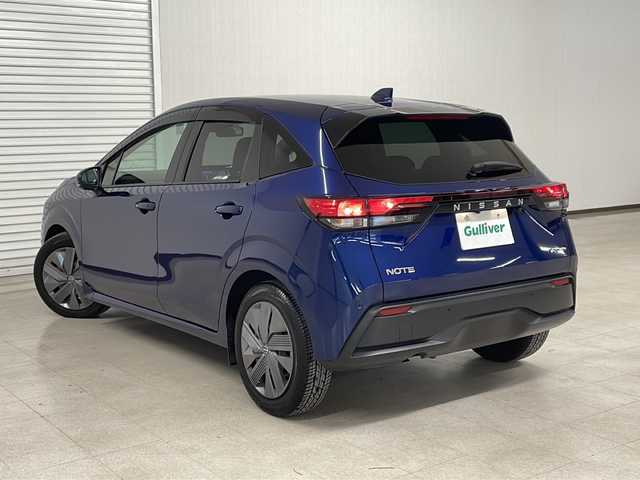 日産 ノート X 熊本県 2022(令4)年 1.4万km オーロラフレアブルーパール 純正ディスプレイオーディオ（ナビ/ラジオ/フルセグ/ＢＴ）/バックカメラ/ＥＴＣ/前方ドライブレコーダー/レーンキープアシスト/衝突軽減システム/横滑り防止装置/速度標識表示/標識検知支援/前後コーナーセンサー/ステアリングスイッチ/電動パーキングブレーキ/オートライト/オートハイビーム/プッシュスタート/スマートキー×２/純正フロアマット/ドアバイザー