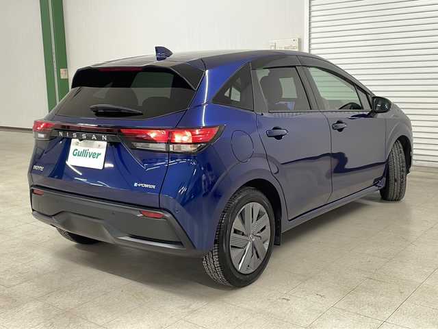 日産 ノート X 熊本県 2022(令4)年 1.4万km オーロラフレアブルーパール 純正ディスプレイオーディオ（ナビ/ラジオ/フルセグ/ＢＴ）/バックカメラ/ＥＴＣ/前方ドライブレコーダー/レーンキープアシスト/衝突軽減システム/横滑り防止装置/速度標識表示/標識検知支援/前後コーナーセンサー/ステアリングスイッチ/電動パーキングブレーキ/オートライト/オートハイビーム/プッシュスタート/スマートキー×２/純正フロアマット/ドアバイザー