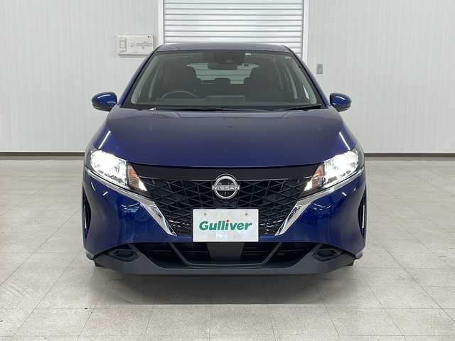 日産 ノート X 熊本県 2022(令4)年 1.4万km オーロラフレアブルーパール 純正ディスプレイオーディオ（ナビ/ラジオ/フルセグ/ＢＴ）/バックカメラ/ＥＴＣ/前方ドライブレコーダー/レーンキープアシスト/衝突軽減システム/横滑り防止装置/速度標識表示/標識検知支援/前後コーナーセンサー/ステアリングスイッチ/電動パーキングブレーキ/オートライト/オートハイビーム/プッシュスタート/スマートキー×２/純正フロアマット/ドアバイザー