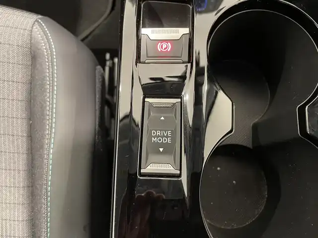 プジョー ２００８ アリュール 熊本県 2021(令3)年 6.3万km パール ・スマートキー/・プッシュスタート/・アクティブセーフティブレーキ/・トラフィックサインインフォメーション/・疲労検知/・パーキングセンサー/・インテリジェントハイビーム/・レーンキープアシスト/・クルーズコントロール(追従式)/・ハーフレザーシート/・純正ディスプレイオーディオ/　【Bluetooth・USB・AppleCarPlay・AndroidAuto】/・バックカメラ/・ETC/・ドライブレコーダー(前後録画)/・LEDヘッドランプ/・LEDフォグランプ/・純正マット/・保証書/取説