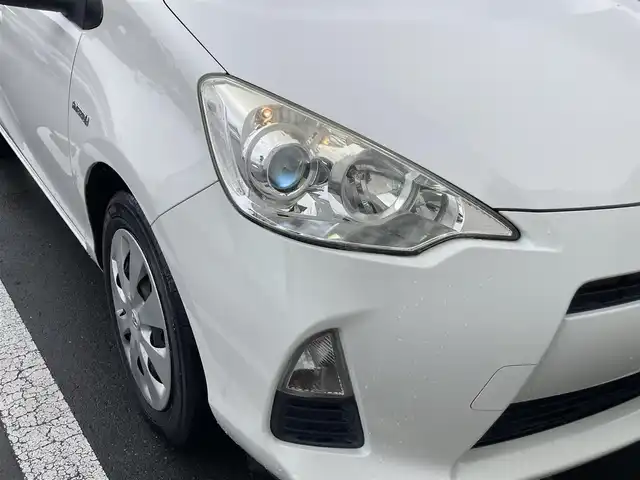 トヨタ アクア G 静岡県 2014(平26)年 8.5万km ライムホワイトパールクリスタルシャイン 社外HDDナビ(AVIC-ZH0009)/　AM FM CD DVD Bluetooth USB/バックモニター/HIDオートヘッドランプ/ステアリングリモコン/アイドリングストップ/スマートキー2本/純正ラゲッジマット/ドアバイザー/純正フロアマット/ワンオーナー/フルセグTV/ETC/シートヒーター(前席)