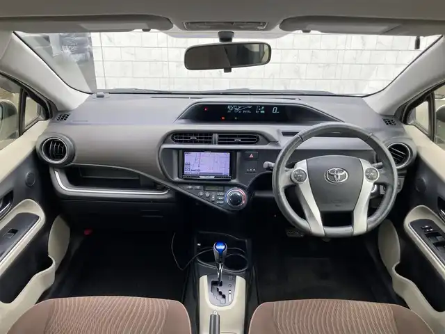 トヨタ アクア G 静岡県 2014(平26)年 8.5万km ライムホワイトパールクリスタルシャイン 社外HDDナビ(AVIC-ZH0009)/　AM FM CD DVD Bluetooth USB/バックモニター/HIDオートヘッドランプ/ステアリングリモコン/アイドリングストップ/スマートキー2本/純正ラゲッジマット/ドアバイザー/純正フロアマット/ワンオーナー/フルセグTV/ETC/シートヒーター(前席)