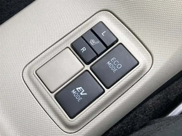 トヨタ アクア G 静岡県 2014(平26)年 8.5万km ライムホワイトパールクリスタルシャイン 社外HDDナビ(AVIC-ZH0009)/　AM FM CD DVD Bluetooth USB/バックモニター/HIDオートヘッドランプ/ステアリングリモコン/アイドリングストップ/スマートキー2本/純正ラゲッジマット/ドアバイザー/純正フロアマット/ワンオーナー/フルセグTV/ETC/シートヒーター(前席)