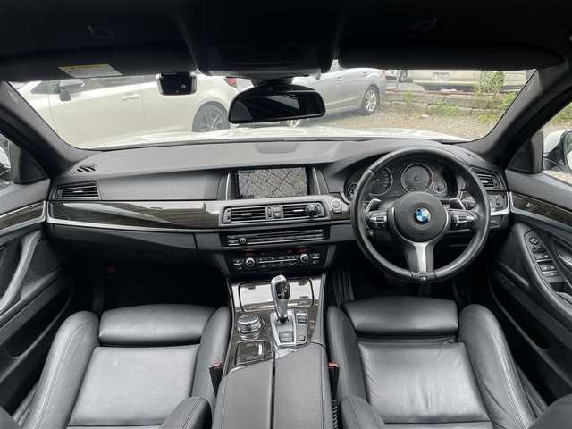 ＢＭＷ ５２３ｄ Mスポーツ ザ・ピーク 東京都 2017(平29)年 3.1万km アルピンホワイトⅢ 特別仕様車【THE PEAK No.199/260】/純正HDDナビ/（DVD/フルセグTV/Bluetooth/USB）/バックカメラ/ミラー一体型ETC/前後ドライブレコーダー/革シート/前席パワーシート/D席メモリシート/シートヒーター/ステアマチック/ドライビンングアシストプラス/・アクティブクルーズコントロール/・衝突回避・被害軽減ブレーキ/・前車接近警告機能/・レーン・ディパーチャー・ウォーニング/純正OP20インチアルミホイール/純正LEDヘッドライト/スマートキー/スペアキー1本/保証書/取扱説明書