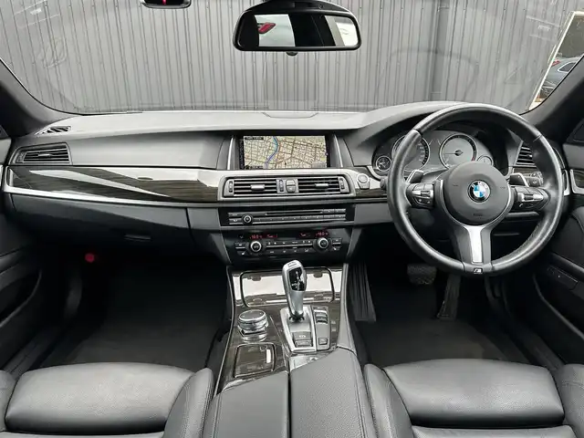 ＢＭＷ ５２３ｄ Mスポーツ ザ・ピーク 福島県 2017(平29)年 3.1万km アルピンホワイトⅢ 特別仕様車【THE PEAK No.199/260】/純正ナビ(CD/DVD/BT/USB/AUX)/バックカメラ/ミラー一体型ETC/前後ドライブレコーダー/黒レザーシート/パワーシート/シートヒーター/ステアマチック/ドライビンングアシストプラス/・アクティブクルーズコントロール/・衝突回避・被害軽減ブレーキ/・前車接近警告機能/・レーン・ディパーチャー・ウォーニング/純正20AW/純正LEDヘッドライト/パドルシフト/ステアリングスイッチ/コンフォートアクセス/スマートキー/保証書/取扱説明書/スペアキー