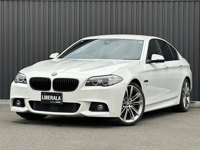 ＢＭＷ ５２３ｄ Mスポーツ ザ・ピーク 福島県 2017(平29)年 3.1万km アルピンホワイトⅢ 特別仕様車【THE PEAK No.199/260】/純正ナビ(CD/DVD/BT/USB/AUX)/バックカメラ/ミラー一体型ETC/前後ドライブレコーダー/黒レザーシート/パワーシート/シートヒーター/ステアマチック/ドライビンングアシストプラス/・アクティブクルーズコントロール/・衝突回避・被害軽減ブレーキ/・前車接近警告機能/・レーン・ディパーチャー・ウォーニング/純正20AW/純正LEDヘッドライト/パドルシフト/ステアリングスイッチ/コンフォートアクセス/スマートキー/保証書/取扱説明書/スペアキー