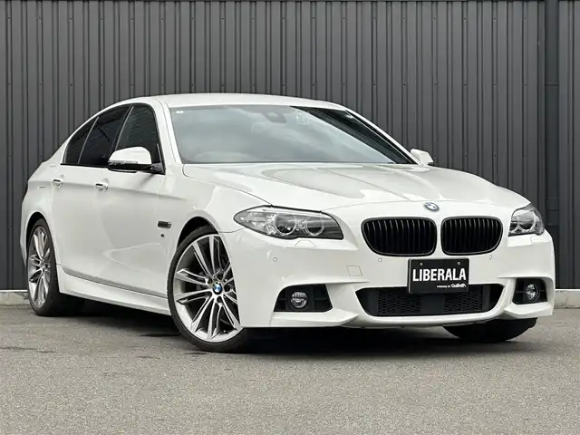 ＢＭＷ ５２３ｄ Mスポーツ ザ・ピーク 福島県 2017(平29)年 3.1万km アルピンホワイトⅢ 特別仕様車【THE PEAK No.199/260】/純正ナビ(CD/DVD/BT/USB/AUX)/バックカメラ/ミラー一体型ETC/前後ドライブレコーダー/黒レザーシート/パワーシート/シートヒーター/ステアマチック/ドライビンングアシストプラス/・アクティブクルーズコントロール/・衝突回避・被害軽減ブレーキ/・前車接近警告機能/・レーン・ディパーチャー・ウォーニング/純正20AW/純正LEDヘッドライト/パドルシフト/ステアリングスイッチ/コンフォートアクセス/スマートキー/保証書/取扱説明書/スペアキー