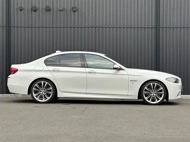 ＢＭＷ ５２３ｄ Mスポーツ ザ・ピーク 福島県 2017(平29)年 3.1万km アルピンホワイトⅢ 特別仕様車【THE PEAK No.199/260】/純正ナビ(CD/DVD/BT/USB/AUX)/バックカメラ/ミラー一体型ETC/前後ドライブレコーダー/黒レザーシート/パワーシート/シートヒーター/ステアマチック/ドライビンングアシストプラス/・アクティブクルーズコントロール/・衝突回避・被害軽減ブレーキ/・前車接近警告機能/・レーン・ディパーチャー・ウォーニング/純正20AW/純正LEDヘッドライト/パドルシフト/ステアリングスイッチ/コンフォートアクセス/スマートキー/保証書/取扱説明書/スペアキー