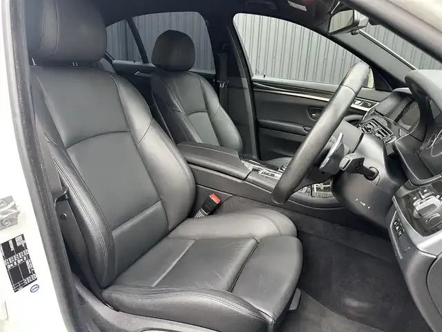ＢＭＷ ５２３ｄ Mスポーツ ザ・ピーク 福島県 2017(平29)年 3.1万km アルピンホワイトⅢ 特別仕様車【THE PEAK No.199/260】/純正ナビ(CD/DVD/BT/USB/AUX)/バックカメラ/ミラー一体型ETC/前後ドライブレコーダー/黒レザーシート/パワーシート/シートヒーター/ステアマチック/ドライビンングアシストプラス/・アクティブクルーズコントロール/・衝突回避・被害軽減ブレーキ/・前車接近警告機能/・レーン・ディパーチャー・ウォーニング/純正20AW/純正LEDヘッドライト/パドルシフト/ステアリングスイッチ/コンフォートアクセス/スマートキー/保証書/取扱説明書/スペアキー