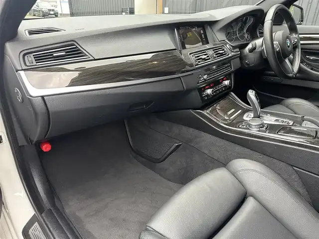 ＢＭＷ ５２３ｄ Mスポーツ ザ・ピーク 福島県 2017(平29)年 3.1万km アルピンホワイトⅢ 特別仕様車【THE PEAK No.199/260】/純正ナビ(CD/DVD/BT/USB/AUX)/バックカメラ/ミラー一体型ETC/前後ドライブレコーダー/黒レザーシート/パワーシート/シートヒーター/ステアマチック/ドライビンングアシストプラス/・アクティブクルーズコントロール/・衝突回避・被害軽減ブレーキ/・前車接近警告機能/・レーン・ディパーチャー・ウォーニング/純正20AW/純正LEDヘッドライト/パドルシフト/ステアリングスイッチ/コンフォートアクセス/スマートキー/保証書/取扱説明書/スペアキー