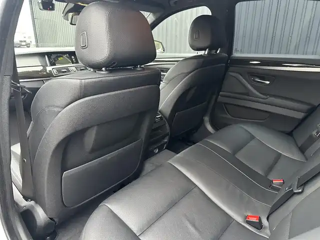 ＢＭＷ ５２３ｄ Mスポーツ ザ・ピーク 福島県 2017(平29)年 3.1万km アルピンホワイトⅢ 特別仕様車【THE PEAK No.199/260】/純正ナビ(CD/DVD/BT/USB/AUX)/バックカメラ/ミラー一体型ETC/前後ドライブレコーダー/黒レザーシート/パワーシート/シートヒーター/ステアマチック/ドライビンングアシストプラス/・アクティブクルーズコントロール/・衝突回避・被害軽減ブレーキ/・前車接近警告機能/・レーン・ディパーチャー・ウォーニング/純正20AW/純正LEDヘッドライト/パドルシフト/ステアリングスイッチ/コンフォートアクセス/スマートキー/保証書/取扱説明書/スペアキー
