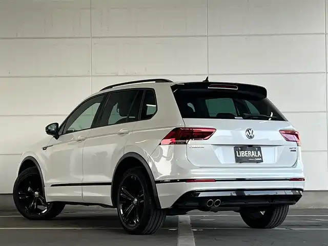 フォルクスワーゲン ティグアン TDI 4モーション Rライン ブラックスタイル 山形県 2020(令2)年 3.7万km オリックスホワイトパールエフェクト Discover Proナビ/・CD/DVD/Bluetooth/AUX/USB/・Apple CarPlay/Android Auto/・フルセグTV/・360°サラウンドビューカメラ/アダプティブクルーズコントロール/プリクラッシュセーフティ/ブラインドスポットアシスト/レーンキープアシスト/パーキングアシスト/・ステアリングサポート機能/走行モード/LEDオートライト/オートハイビーム/ハーフレザーシート/シートヒーター（ALL）/オートホールド/電動リヤゲート/専用純正19インチアルミ