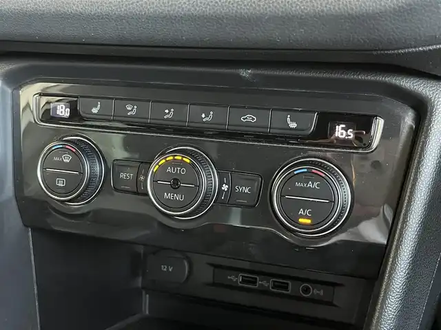 フォルクスワーゲン ティグアン TDI 4モーション Rライン ブラックスタイル 山形県 2020(令2)年 3.7万km オリックスホワイトパールエフェクト Discover Proナビ/・CD/DVD/Bluetooth/AUX/USB/・Apple CarPlay/Android Auto/・フルセグTV/・360°サラウンドビューカメラ/アダプティブクルーズコントロール/プリクラッシュセーフティ/ブラインドスポットアシスト/レーンキープアシスト/パーキングアシスト/・ステアリングサポート機能/走行モード/LEDオートライト/オートハイビーム/ハーフレザーシート/シートヒーター（ALL）/オートホールド/電動リヤゲート/専用純正19インチアルミ