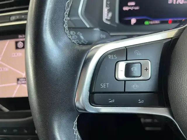フォルクスワーゲン ティグアン TDI 4モーション Rライン ブラックスタイル 山形県 2020(令2)年 3.7万km オリックスホワイトパールエフェクト Discover Proナビ/・CD/DVD/Bluetooth/AUX/USB/・Apple CarPlay/Android Auto/・フルセグTV/・360°サラウンドビューカメラ/アダプティブクルーズコントロール/プリクラッシュセーフティ/ブラインドスポットアシスト/レーンキープアシスト/パーキングアシスト/・ステアリングサポート機能/走行モード/LEDオートライト/オートハイビーム/ハーフレザーシート/シートヒーター（ALL）/オートホールド/電動リヤゲート/専用純正19インチアルミ