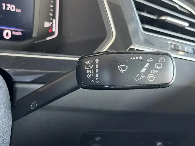 フォルクスワーゲン ティグアン TDI 4モーション Rライン ブラックスタイル 山形県 2020(令2)年 3.7万km オリックスホワイトパールエフェクト Discover Proナビ/・CD/DVD/Bluetooth/AUX/USB/・Apple CarPlay/Android Auto/・フルセグTV/・360°サラウンドビューカメラ/アダプティブクルーズコントロール/プリクラッシュセーフティ/ブラインドスポットアシスト/レーンキープアシスト/パーキングアシスト/・ステアリングサポート機能/走行モード/LEDオートライト/オートハイビーム/ハーフレザーシート/シートヒーター（ALL）/オートホールド/電動リヤゲート/専用純正19インチアルミ