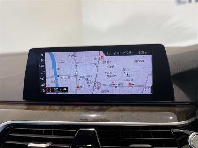 ＢＭＷ ５２３ｉ Mスポーツ 岐阜県 2020(令2)年 5.6万km ブルーストーン harman/kardonサラウンドシステム/サンルーフ/ドライビングアシストプロフェッショナル/　アクティブクルーズコントロール/　レーンコントロールアシスト/　レーンディパーチャーウォーニング/　レーンチェンジウォーニング/　高速道路渋滞時ハンズオフアシスト/　レーンチェンジアシスト/　アクティブサイドコリジョンプロテクション/　前車接近警告/　衝突回避被害軽減ブレーキ/　後車衝突警告機能/　前後クロストラフィックウォーニング/　トラフィックサインアシスト/パーキングアシストプラス/　パークディスタンスコントロール/　パーキングアシスト/　トップビュー3Dビュー/　サイドビューカメラ/　リヤ・ビューカメラ（予想進路表示機能付）/　後退時ステアリングアシスト機能/　誤発進抑制制御/ヘッドアップディスプレイ/アダプティブLEDヘッドライト/BMWライブコックピット/HDDナビゲーション/Bluetooth/アンビエントライト/DSRC車載器/スマートキー