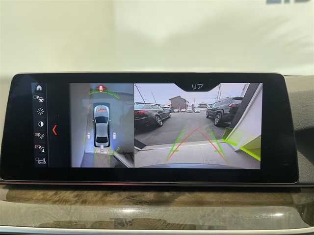 ＢＭＷ ５２３ｉ Mスポーツ 岐阜県 2020(令2)年 5.6万km ブルーストーン harman/kardonサラウンドシステム/サンルーフ/ドライビングアシストプロフェッショナル/　アクティブクルーズコントロール/　レーンコントロールアシスト/　レーンディパーチャーウォーニング/　レーンチェンジウォーニング/　高速道路渋滞時ハンズオフアシスト/　レーンチェンジアシスト/　アクティブサイドコリジョンプロテクション/　前車接近警告/　衝突回避被害軽減ブレーキ/　後車衝突警告機能/　前後クロストラフィックウォーニング/　トラフィックサインアシスト/パーキングアシストプラス/　パークディスタンスコントロール/　パーキングアシスト/　トップビュー3Dビュー/　サイドビューカメラ/　リヤ・ビューカメラ（予想進路表示機能付）/　後退時ステアリングアシスト機能/　誤発進抑制制御/ヘッドアップディスプレイ/アダプティブLEDヘッドライト/BMWライブコックピット/HDDナビゲーション/Bluetooth/アンビエントライト/DSRC車載器/スマートキー