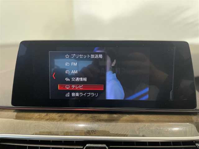 ＢＭＷ ５２３ｉ Mスポーツ 岐阜県 2020(令2)年 5.6万km ブルーストーン harman/kardonサラウンドシステム/サンルーフ/ドライビングアシストプロフェッショナル/　アクティブクルーズコントロール/　レーンコントロールアシスト/　レーンディパーチャーウォーニング/　レーンチェンジウォーニング/　高速道路渋滞時ハンズオフアシスト/　レーンチェンジアシスト/　アクティブサイドコリジョンプロテクション/　前車接近警告/　衝突回避被害軽減ブレーキ/　後車衝突警告機能/　前後クロストラフィックウォーニング/　トラフィックサインアシスト/パーキングアシストプラス/　パークディスタンスコントロール/　パーキングアシスト/　トップビュー3Dビュー/　サイドビューカメラ/　リヤ・ビューカメラ（予想進路表示機能付）/　後退時ステアリングアシスト機能/　誤発進抑制制御/ヘッドアップディスプレイ/アダプティブLEDヘッドライト/BMWライブコックピット/HDDナビゲーション/Bluetooth/アンビエントライト/DSRC車載器/スマートキー