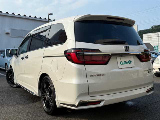 ホンダ オデッセイ ハイブリッド e:HEVアブソルート EX 静岡県 2021(令3)年 4.9万km プラチナホワイトパール ワンオーナー・保証書/走行48989キロ（登録時）/検査令和8年2月4日まで/衝突軽減ブレーキ/車線逸脱支援システム/両側パワースライドドア/パワーバックドア/Gathers10インチプレミアム/　　　　　　　　　　インターナビ/　・DVD再生可能 /Bluetooth/　・フルセグTV   /SD音楽録音/AC100V  1500W/全方位カメラ/ビルトインETC2.0/ナビ連動ドライブレコーダー/アダプティブクルーズコントロール/ハーフレザーシート/前席パワーシート・シートヒーター/スマートキー×2/プッシュスタート/LEDヘッドライト/純正18インチアルミ/オットマン/デッキボード＆ラゲッジBOX/フットライト/マッドガード/純正フロアマット/純正ドアバイザー/車両取説＋ナビ取説