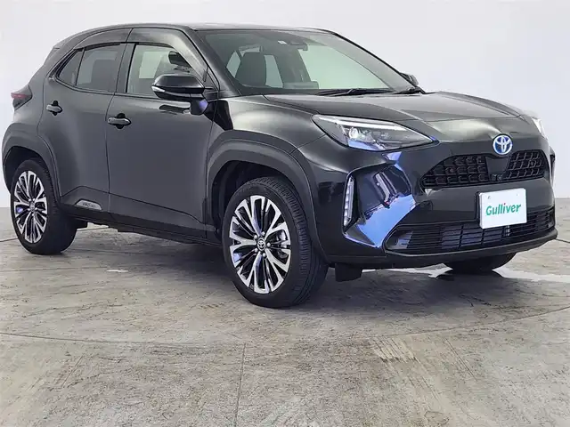 トヨタ ヤリスクロス ハイブリッド Z 愛知県 2023(令5)年 3.8万km ブラックマイカ トヨタセーフティセンス/　　・プリクラッシュセーフティ/　　・レーントレーシングアシスト/　　・レーンディバーチャーアラート/　　・レーダークルーズコントロール/　　・オートマチックハイビーム/　　・ロードサインアシスト/ブラインドスポットモニター/ヘッドアップディスプレイ/デジタルインナーミラー/ドライブレコーダー/メーカーオプション8インチディスプレイオーディオ/　　・Bluetooth対応/パノラミックビューモニター/革巻きステアリング/ステアリングリモコン/ステアリングヒーター/ハーフレザーシート/パワーシート（D席）/シートヒーター（前席）/純正LEDヘッドライト/純正18インチアルミホイール