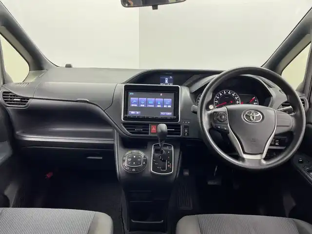 トヨタ ヴォクシー X 群馬県 2015(平27)年 8.8万km ブラック 純正９型ナビ　バックカメラ　純正ビルトインＥＴＣ　純正ドライブレコーダー　ステアリングリモコン　オートライト　スマートキー　プッシュスタート　ＬＥＤヘッドライト　アイドリングストップ　パニティミラー