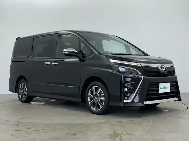 トヨタ ヴォクシー ZS 煌Ⅱ 大阪府 2020(令2)年 2.9万km イナズマスパーキングブラックガラスフレーク 純正10インチナビ/トヨタセーフティセンス/フルセグテレビ/Bluetooth/バックカメラ/フロアマット/両側パワースライドドア/クルーズコントロール/アイドリングストップ/ビルトインETC/LEDヘッドライト/オートハイビーム/前後コーナーセンサー/フルセグテレビ